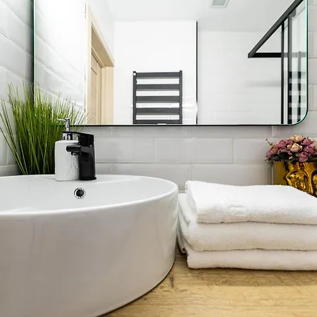 Nature Haven With Terrace, By Cohost Apartment *
